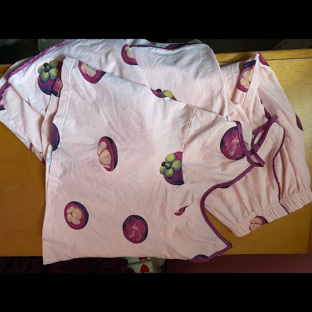 Ladies soft pink pajamas. Size L tags. Fits small